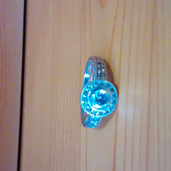 Sterling silver and CZ ring - Picture 4 of 4